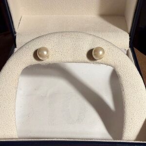 2 pairs of Elegant Pearl Stud Pierced Earrings.